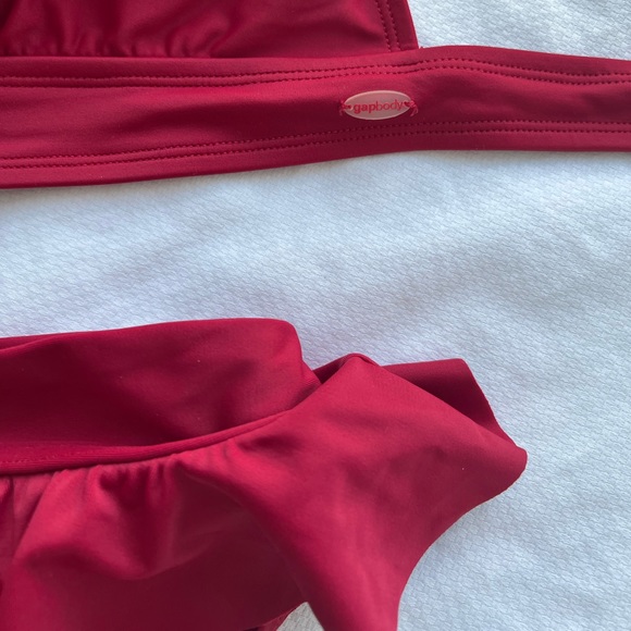 ❤️ Red halter style bikini with ruffle bottoms by Gap - Picture 7 of 7